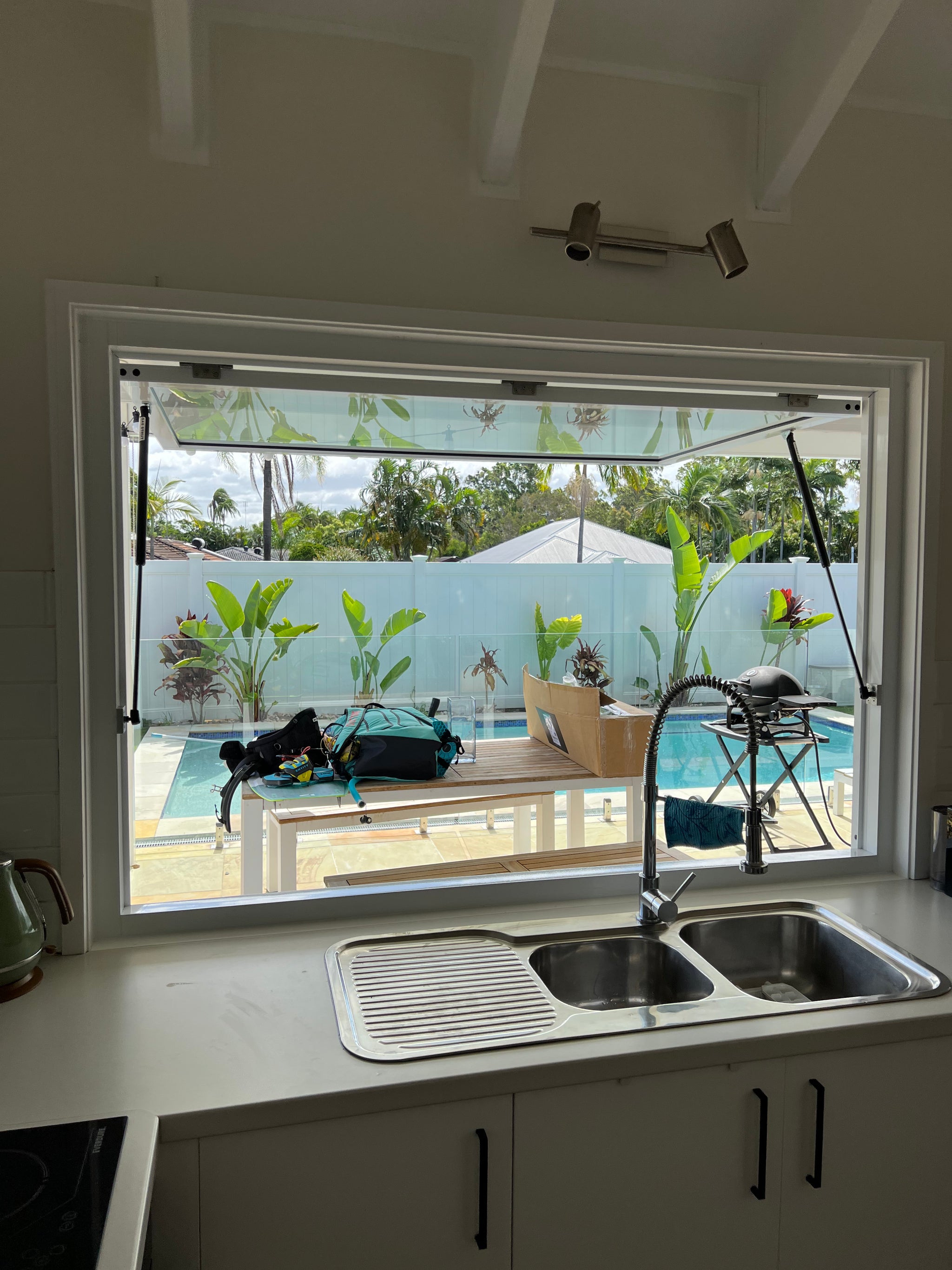 Gas Strut Windows | That's Glass