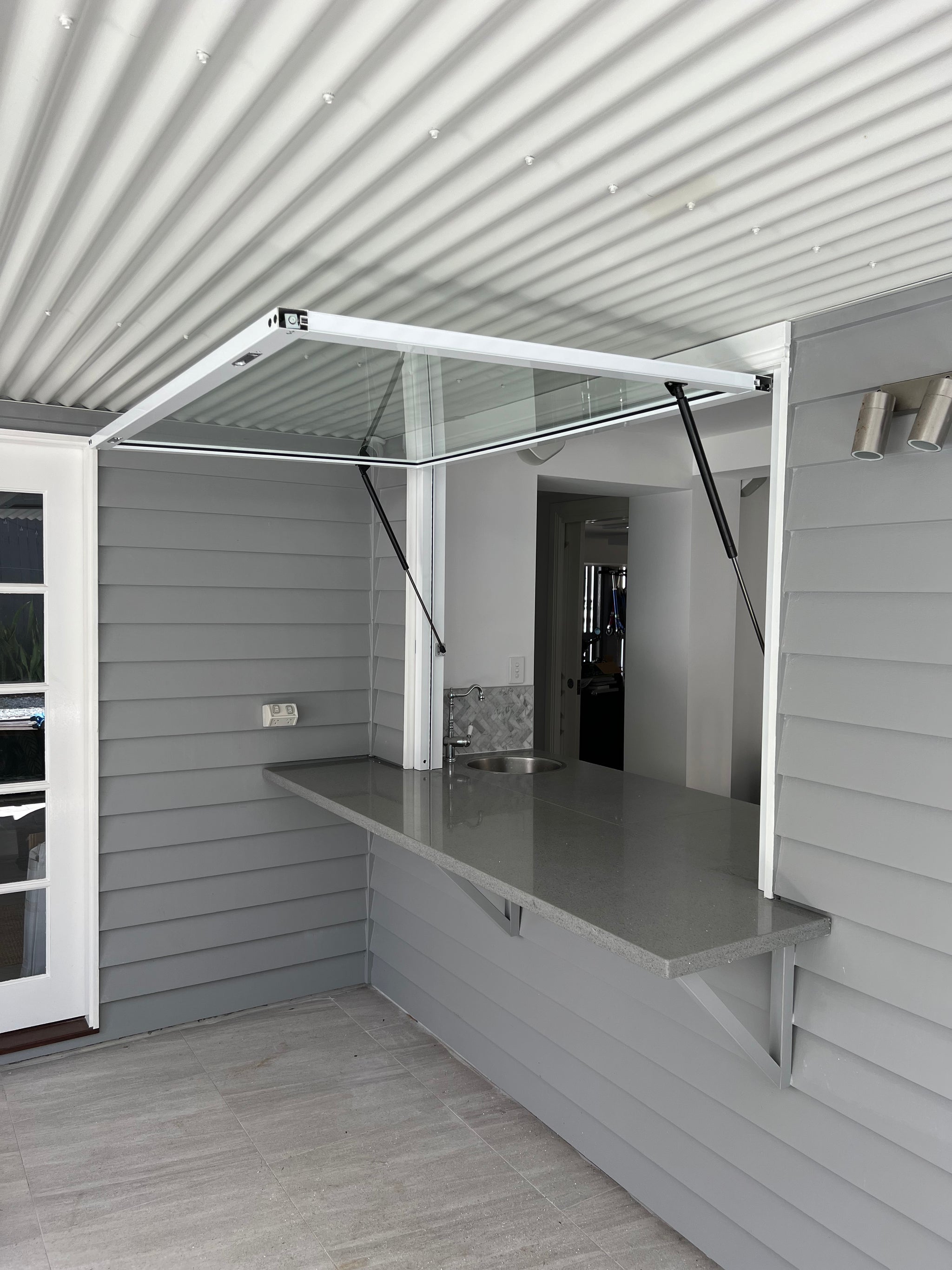 Gas Strut Windows | That's Glass
